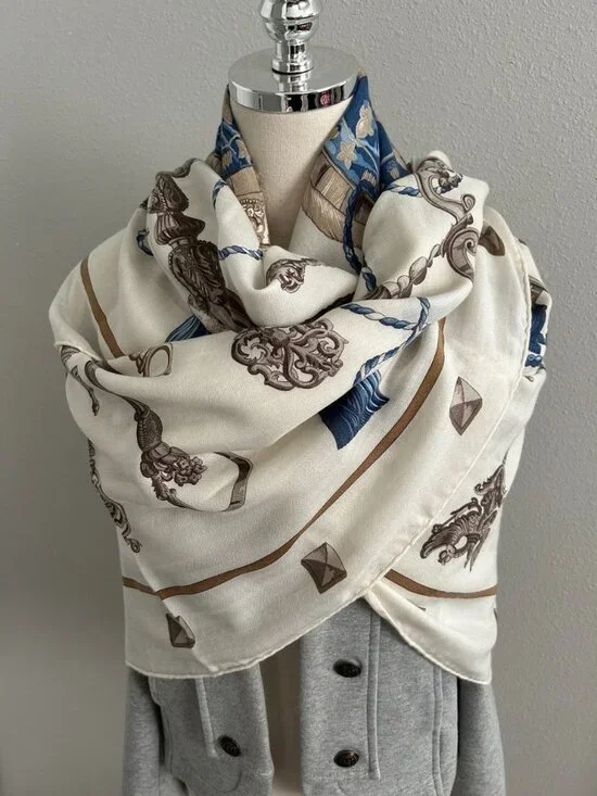 HERMES “Les Cles” Cashmere/Silk Shawl 140 cm New - Picture 3 of 6